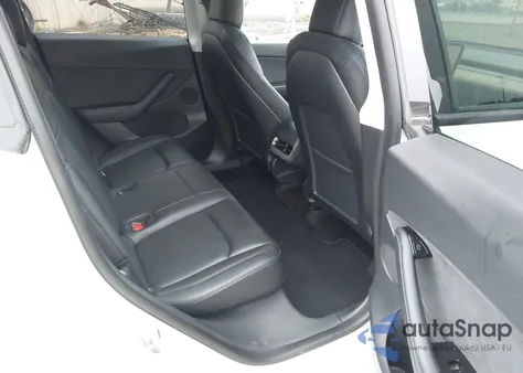 2021 Tesla Model Y Long Range Dual Motor All-Wheel Drive z USA, uszkodzony, nr VIN 5YJYGDEE4MF084857